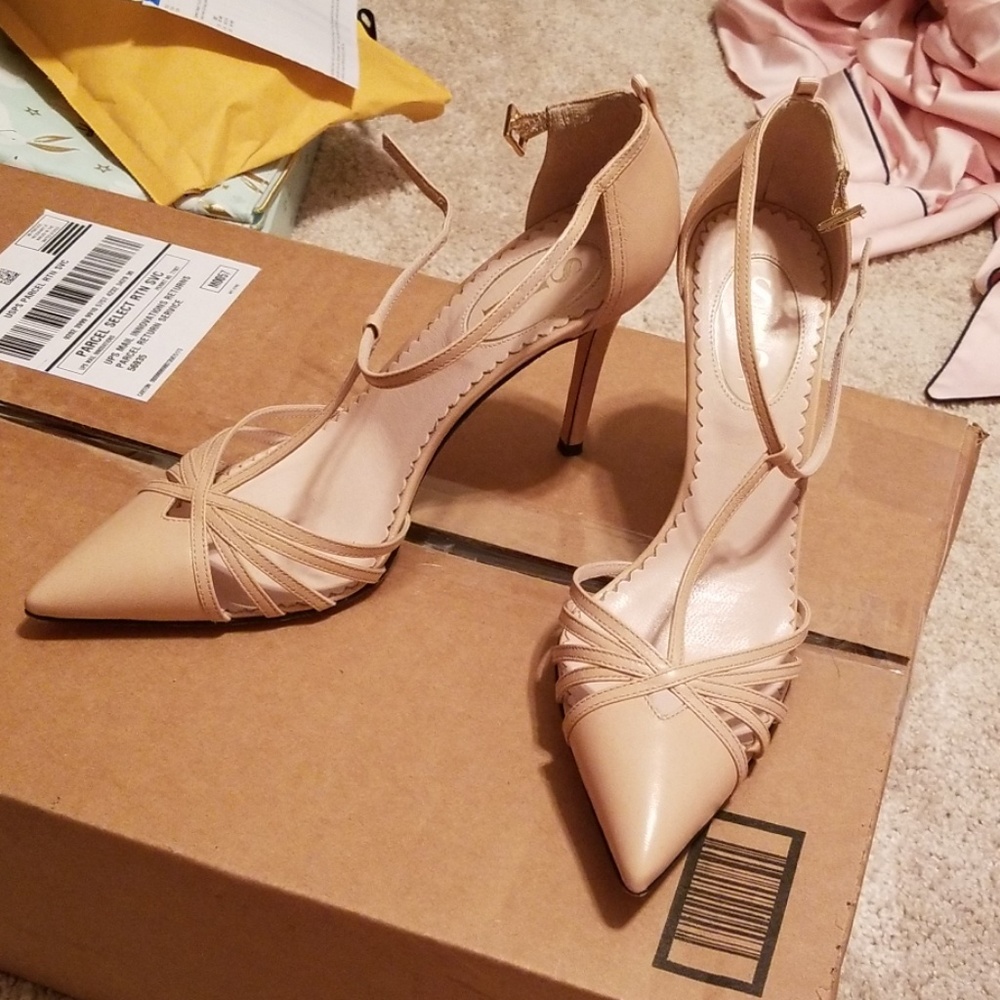 Like new SJP CARRIE shoes 🌹💖